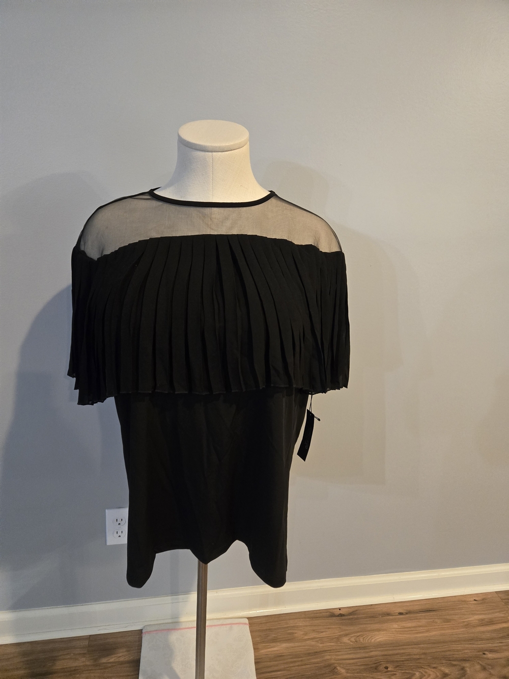 Jones New York Black Pleated Sheer Yoke Top